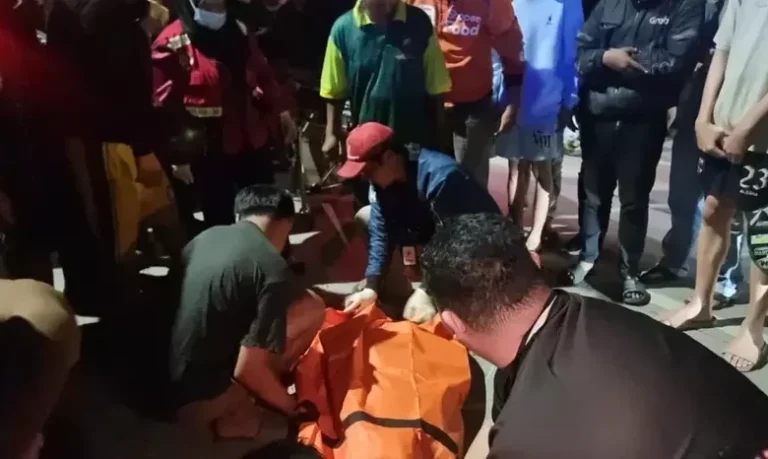 Kumpulan Fakta Hasil Olah TKP Kecelakaan Sebuah Sepeda Motor Dan Truk Tangki Solar Korban Meninggal di Tempat Kejadian Samarinda